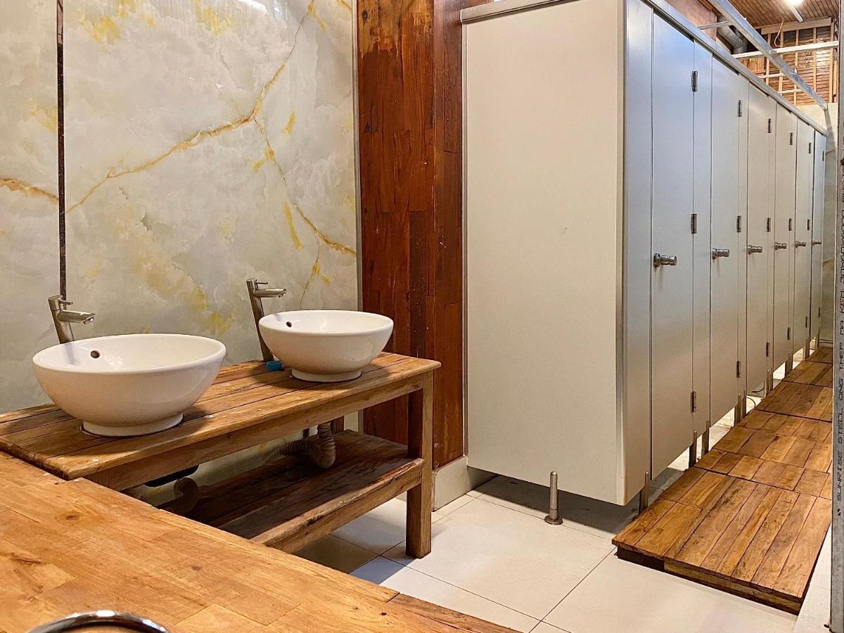 The Gk House Hostel, Ecolliving, Central City, Natural Wooden, Chill View Rooftop, Restaurant And Cocktail Bar Πόλη Χο Τσι Μινχ Εξωτερικό φωτογραφία