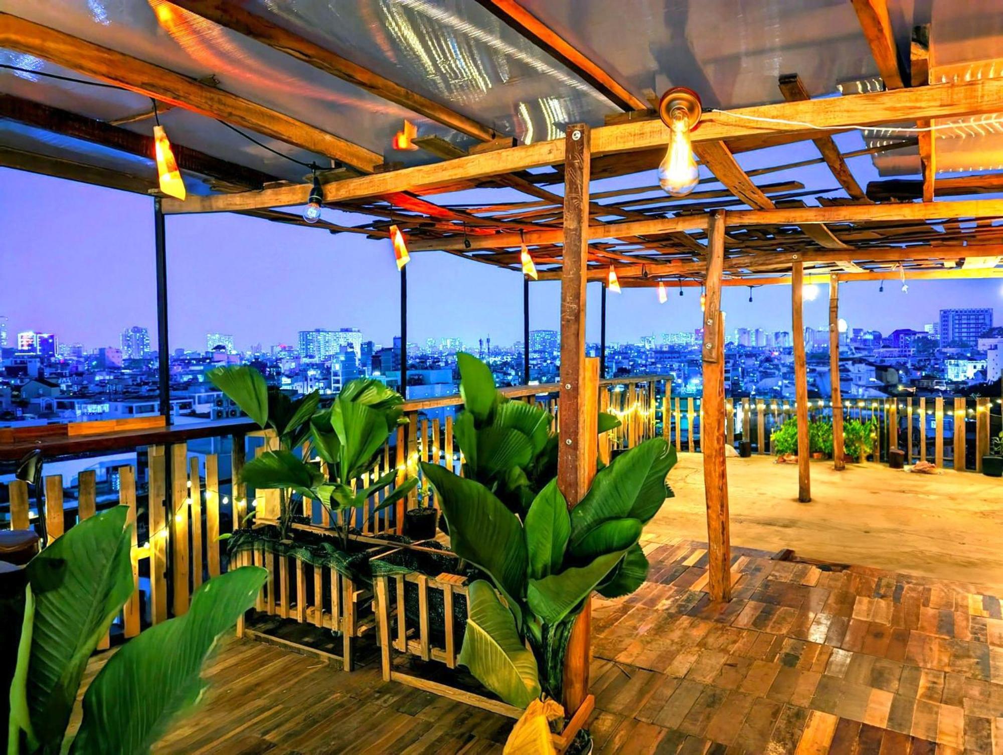 The Gk House Hostel, Ecolliving, Central City, Natural Wooden, Chill View Rooftop, Restaurant And Cocktail Bar Πόλη Χο Τσι Μινχ Εξωτερικό φωτογραφία